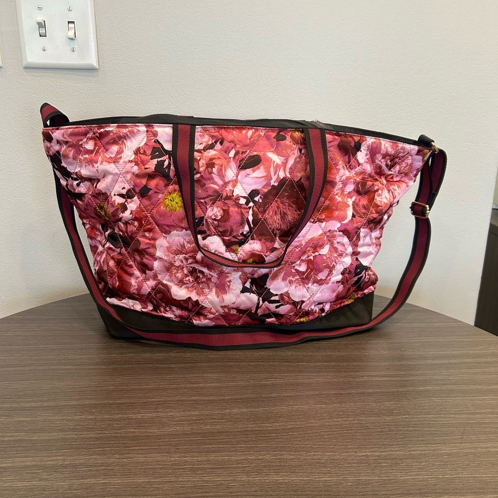 Victoria’s Secret Pink Floral Roses Quilted Weekender Bag Tote - Picture 5 of 8